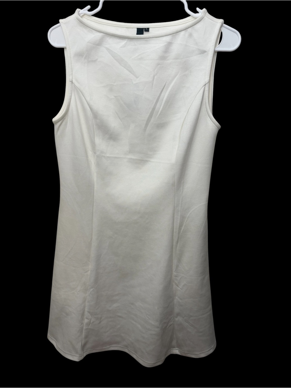 Women’s Lillusory white knee-length dress size large with pockets! NWT! Summer!